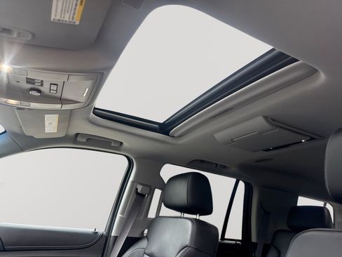 Used 2015 Chevrolet Tahoe LTZ AWD/4WD image 16