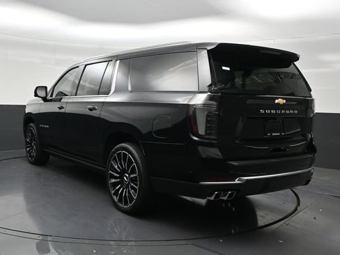 Used 2026 Chevrolet Suburban High Country AWD/4WD image 3