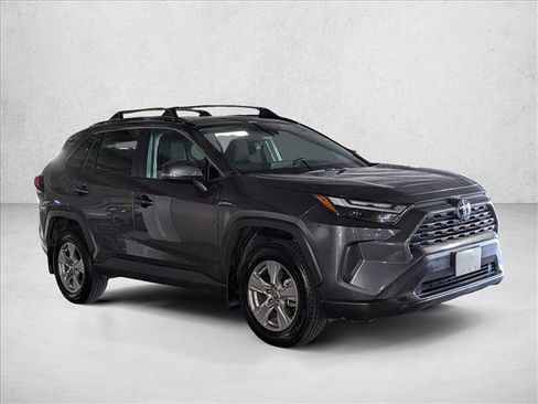 Used 2022 Toyota RAV4 XLE w/ Convenience Package FWD image 3