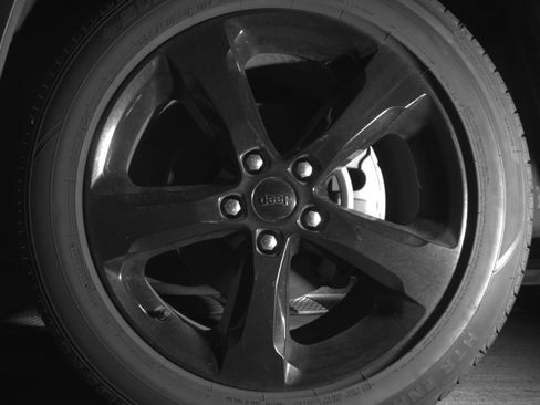 Used 2023 Jeep Grand Cherokee Altitude RWD image 12