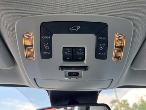 Used 2024 Toyota Sienna XLE FWD image 41