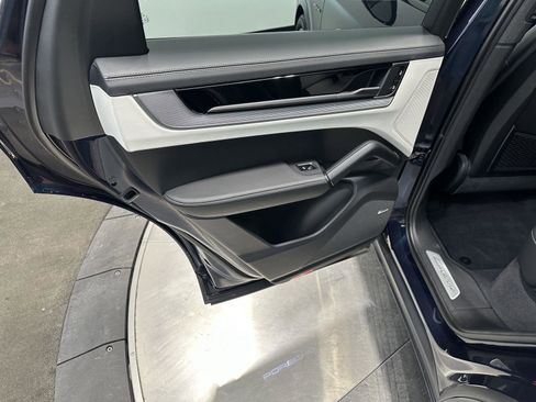 Certified 2025 Porsche Cayenne S image 34