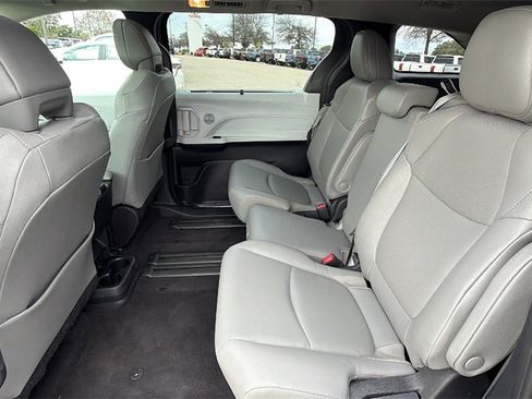 Certified 2025 Toyota Sienna XLE image 22