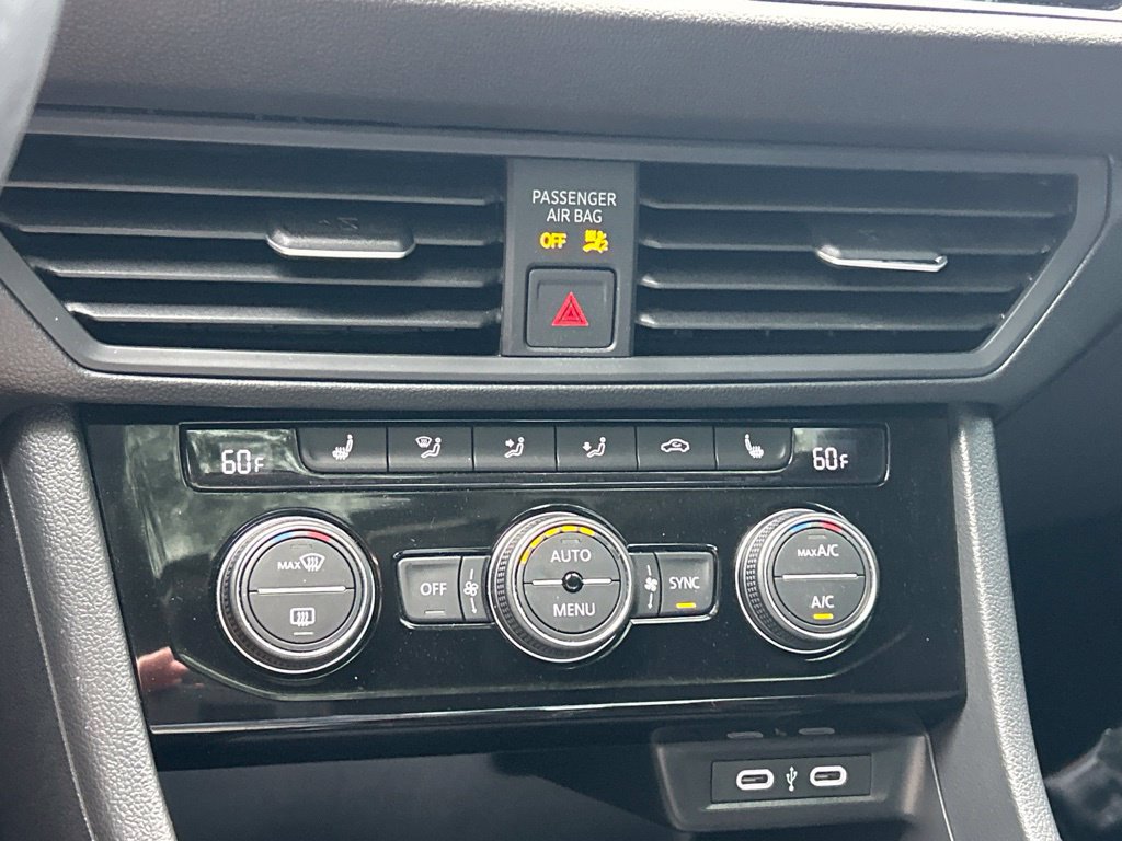 Certified 2024 Volkswagen Jetta SE FWD image 36