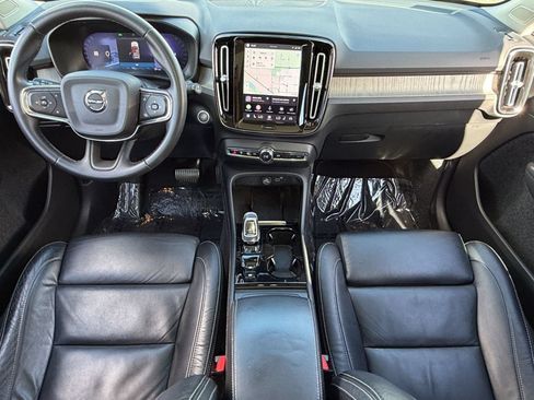 Used 2023 Volvo XC40 B5 Plus AWD/4WD image 16