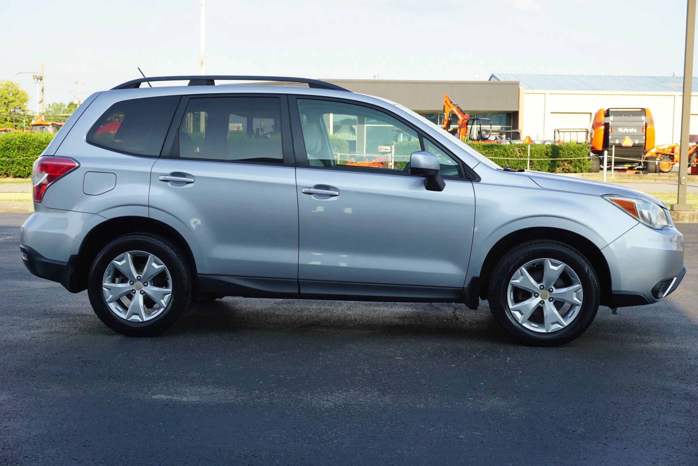 Used 2014 Subaru Forester 2.5i Premium w/ All-Weather Package AWD/4WD image 4