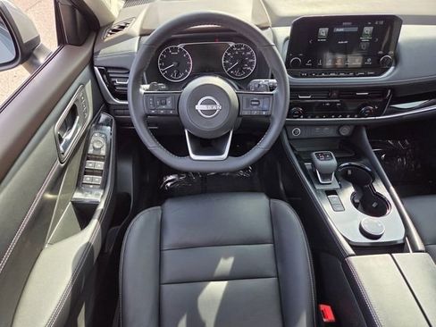 Used 2023 Nissan Rogue SL w/ SL Premium Package image 4