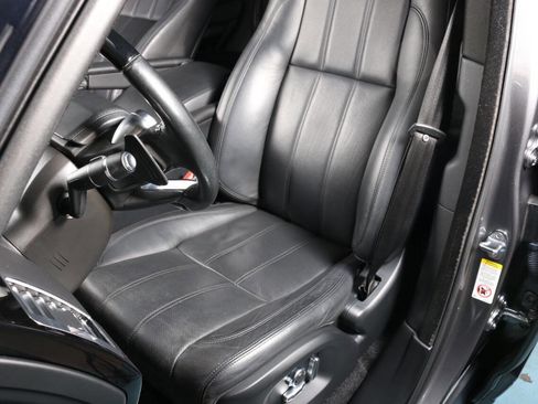 Used 2017 Land Rover Range Rover HSE image 45