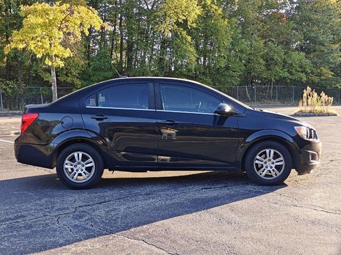 Used 2012 Chevrolet Sonic LT image 2