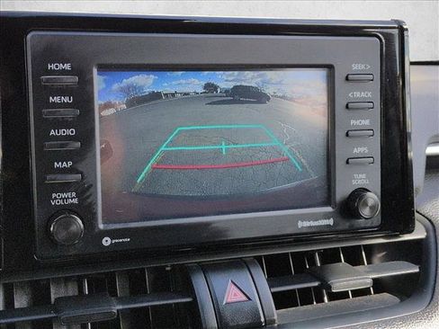 Used 2022 Toyota RAV4 LE image 17