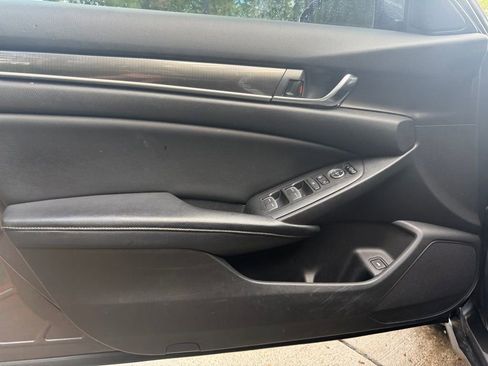 Used 2018 Honda Accord Sport image 9