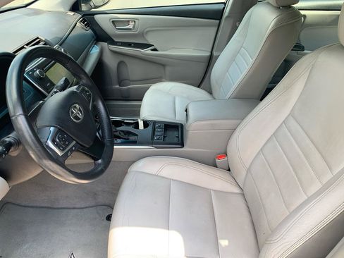 Used 2015 Toyota Camry XLE w/ Moonroof Package FWD image 9