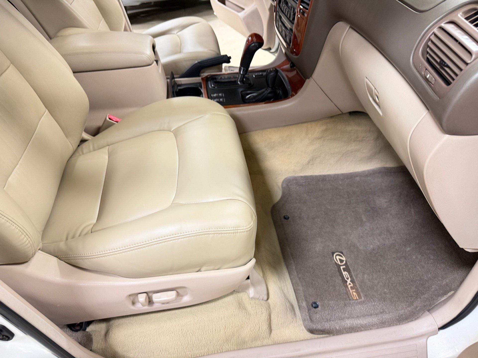 Used 2002 Lexus LX 470 4WD image 24