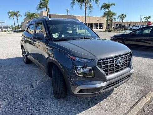 Used 2024 Hyundai Venue SEL FWD image 6