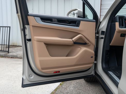 Certified 2024 Porsche Cayenne S image 25