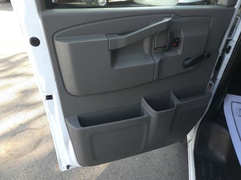 Used 2019 Chevrolet Express 3500 image 14