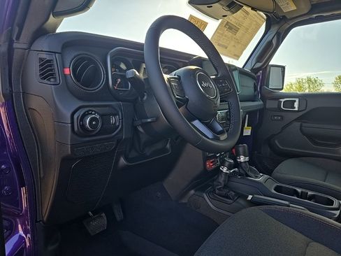 New 2026 Jeep Wrangler Unlimited Rubicon AWD/4WD image 39