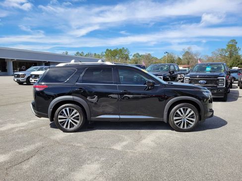 Used 2022 Nissan Pathfinder Platinum w/ Cargo Package image 6