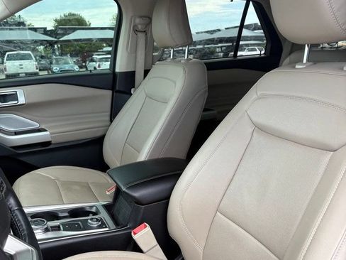 Used 2023 Ford Explorer Limited w/ Limited Technology Package AWD/4WD image 10