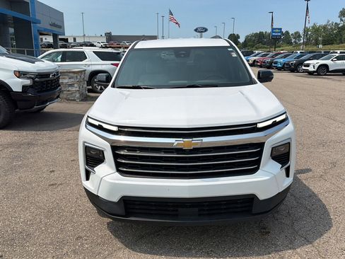 Used 2026 Chevrolet Traverse LT w/ Driver Confidence Package FWD image 2