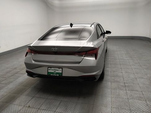 Used 2022 Hyundai Elantra SE FWD image 9