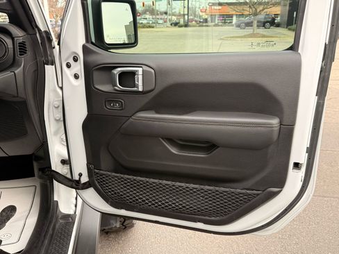 Used 2021 Jeep Gladiator Overland image 27