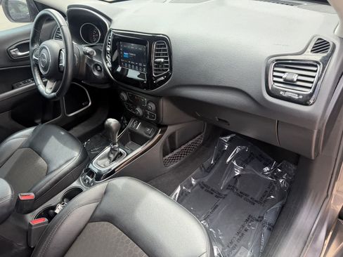 Used 2021 Jeep Compass Latitude w/ Sun and Sound Group FWD image 11