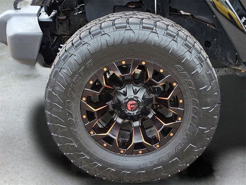 Used 2018 Jeep Wrangler Unlimited Sahara image 25