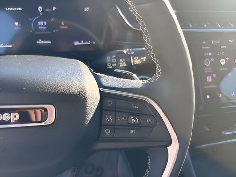 Used 2024 Jeep Grand Cherokee Altitude image 32