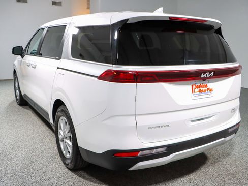 Used 2024 Kia Carnival LX image 9