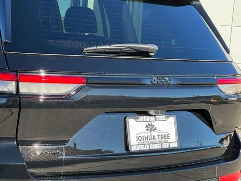 New 2025 Jeep Grand Cherokee Altitude image 8