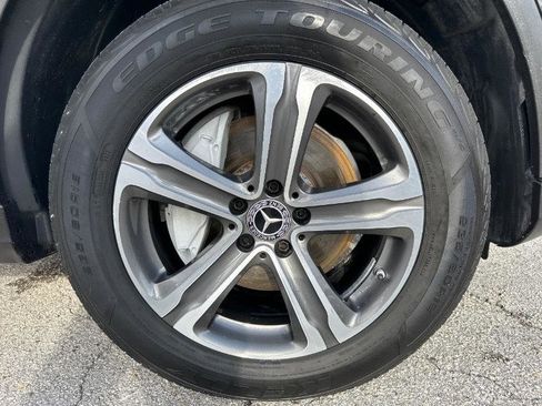Used 2019 Mercedes-Benz GLC 300 w/ Premium Package image 33