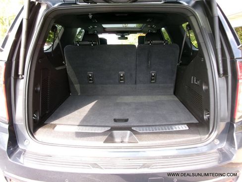 Used 2021 Chevrolet Suburban RST w/ Luxury Package AWD/4WD image 27
