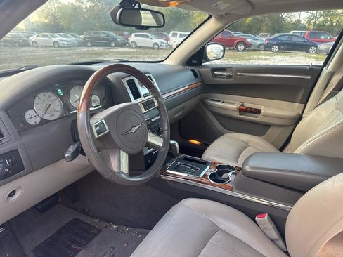 Used 2010 Chrysler 300 C w/ Luxury Group II image 6