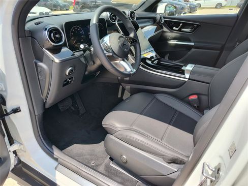 New 2025 Mercedes-Benz GLC 300 image 2