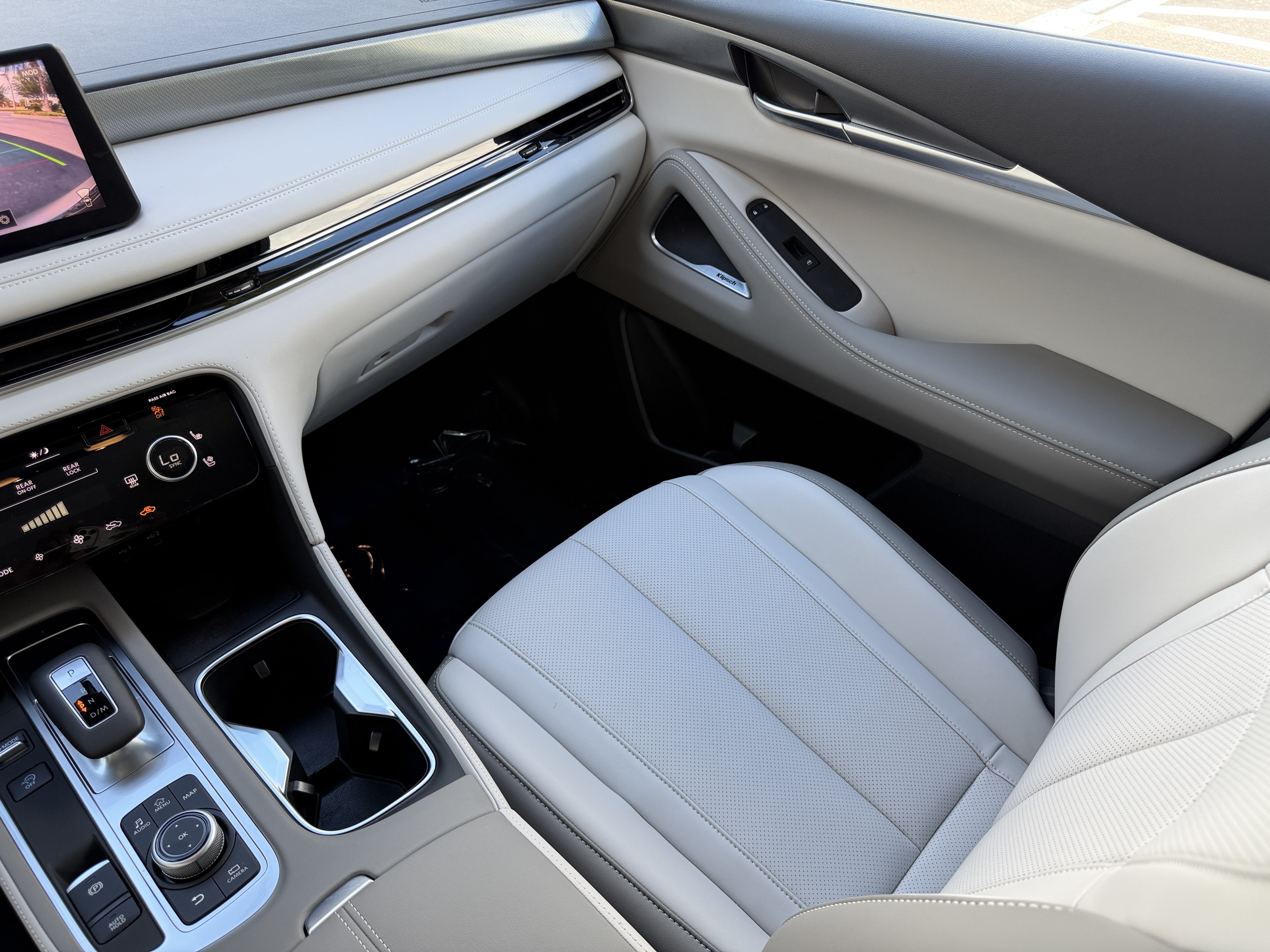 Certified 2027 INFINITI QX60 Luxe w/ Cargo Package FWD image 17