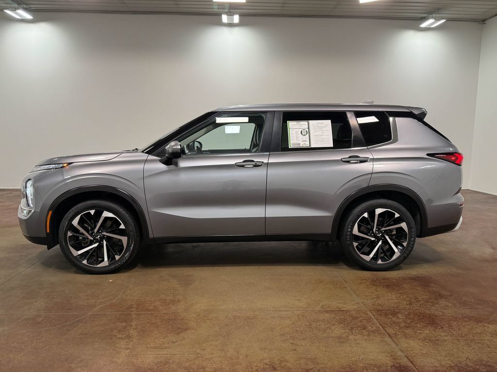 Used 2024 Mitsubishi Outlander SE AWD/4WD image 27