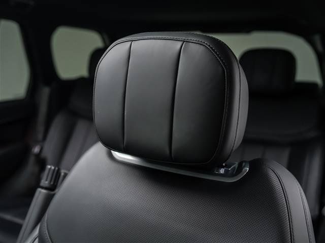 Used 2025 Land Rover Range Rover SE AWD/4WD image 15