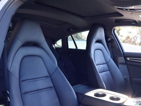 Certified 2022 Porsche Panamera Platinum Edition image 24