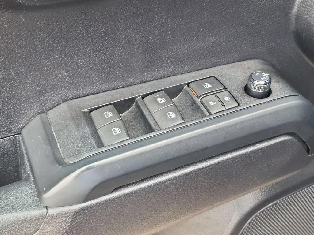 Used 2020 Toyota Tacoma SR AWD/4WD image 14