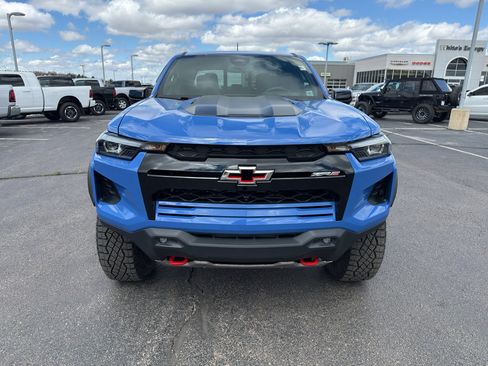 Used 2026 Chevrolet Colorado ZR2 w/ Technology Package AWD/4WD image 2