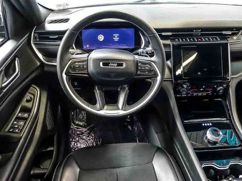 Used 2023 Jeep Grand Cherokee L Laredo AWD/4WD image 18