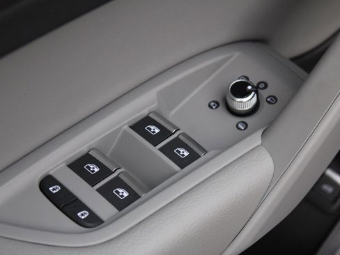 Used 2023 Audi Q5 e Premium image 27