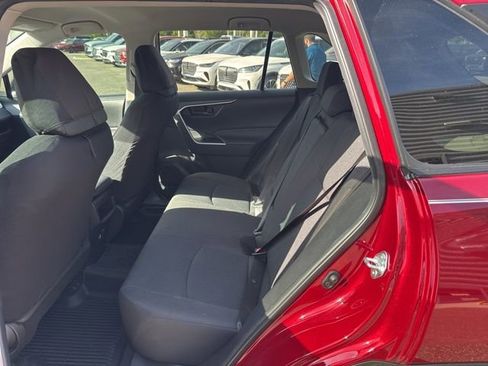 Used 2021 Toyota RAV4 LE image 8