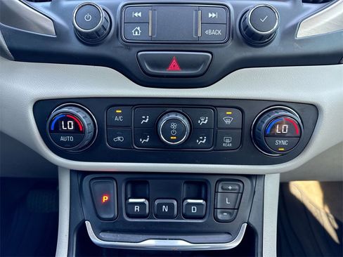 Used 2019 GMC Terrain Denali w/ Advanced Safety Package image 19