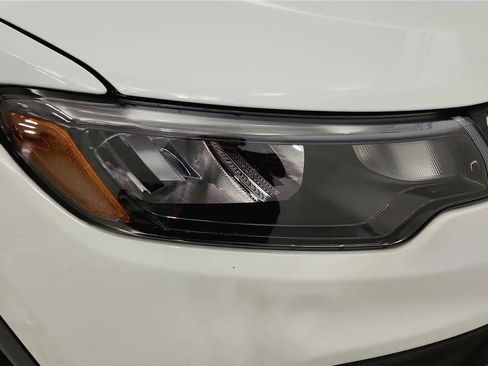 Used 2024 Jeep Compass Latitude image 14