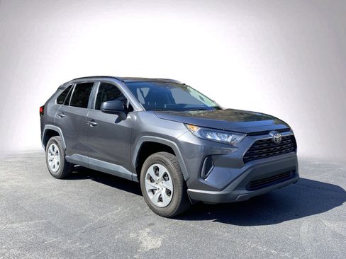 Used 2021 Toyota RAV4 LE image 2