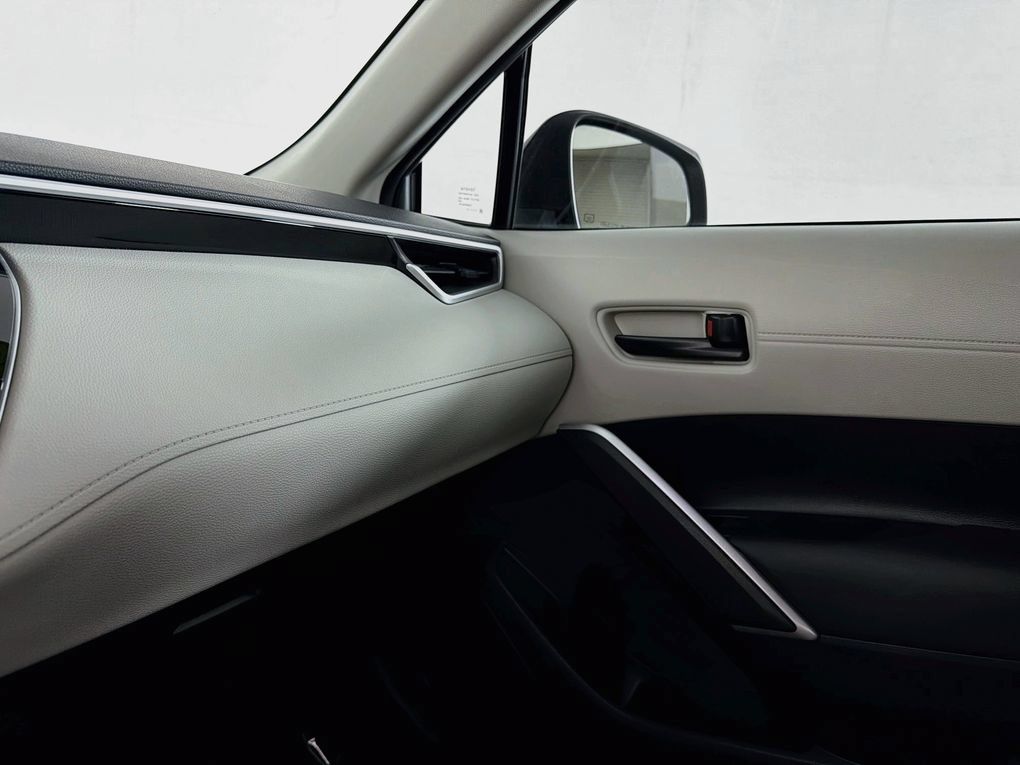 Used 2025 Toyota Corolla Cross L FWD image 36