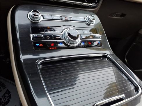 Used 2023 Lincoln Nautilus Reserve image 22