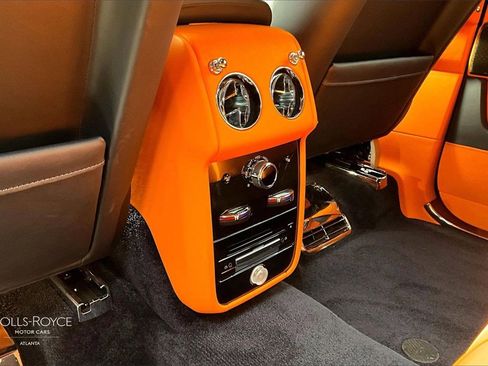 Certified 2021 Rolls-Royce Cullinan Black Badge image 29